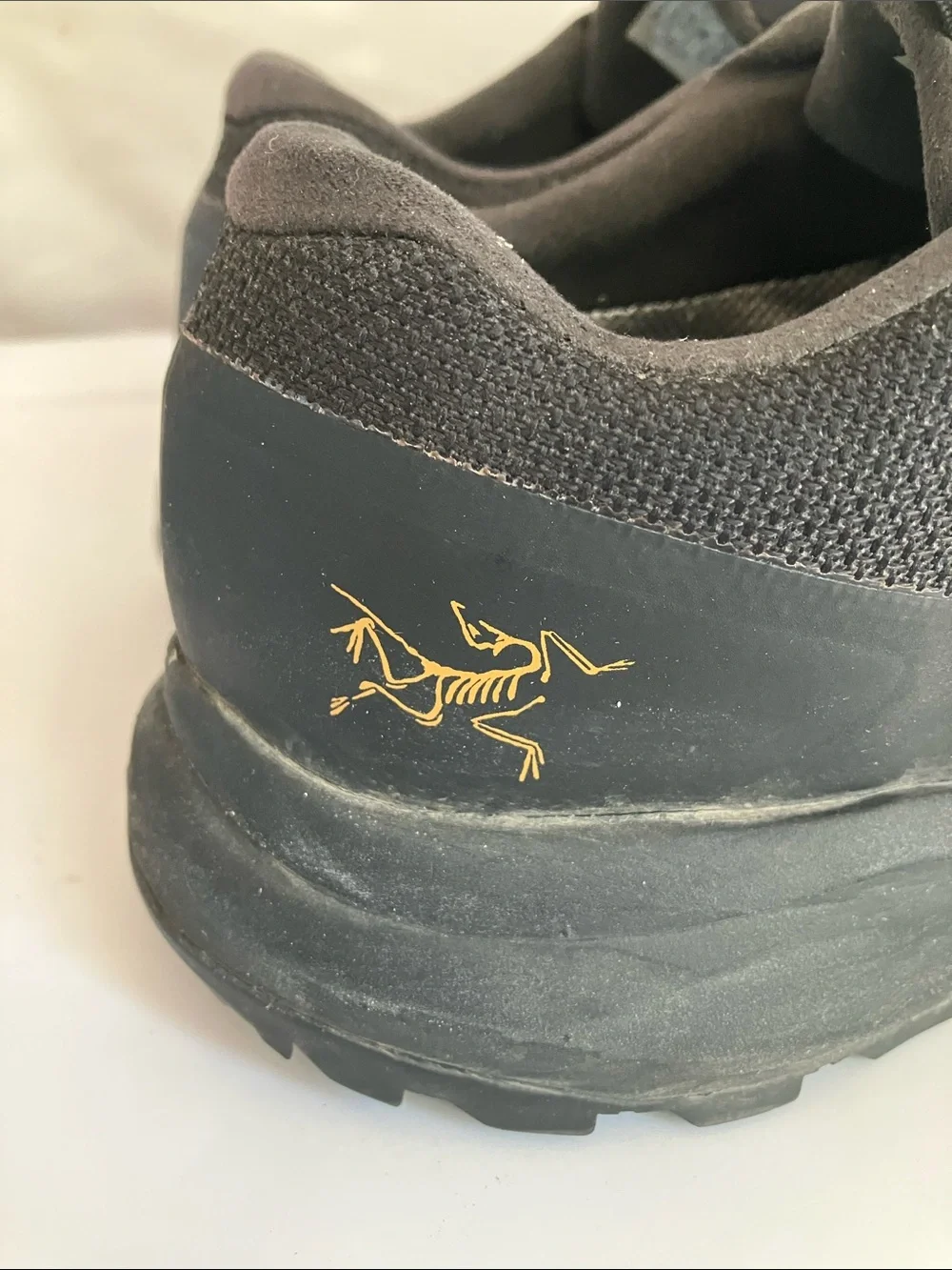 Arc'teryx Aerios FL Gore-Tex hiking shoes black gold Men’s 6.5 Women’s 8